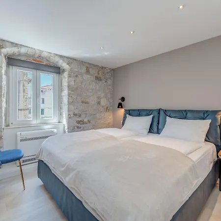 Palace Luxury Retreat Apartamento *