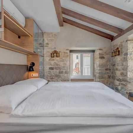 Palace Luxury Retreat Apartamento *