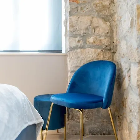 Palace Luxury Retreat *