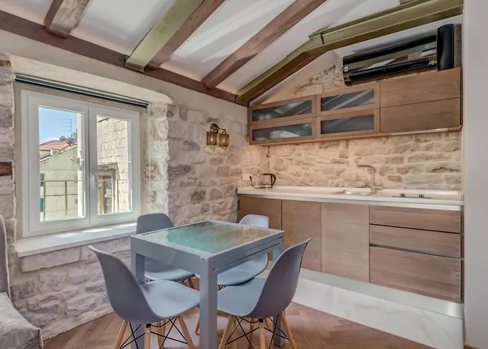 Palace Luxury Retreat *