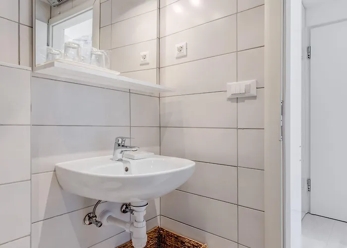 Palace Luxury Retreat *